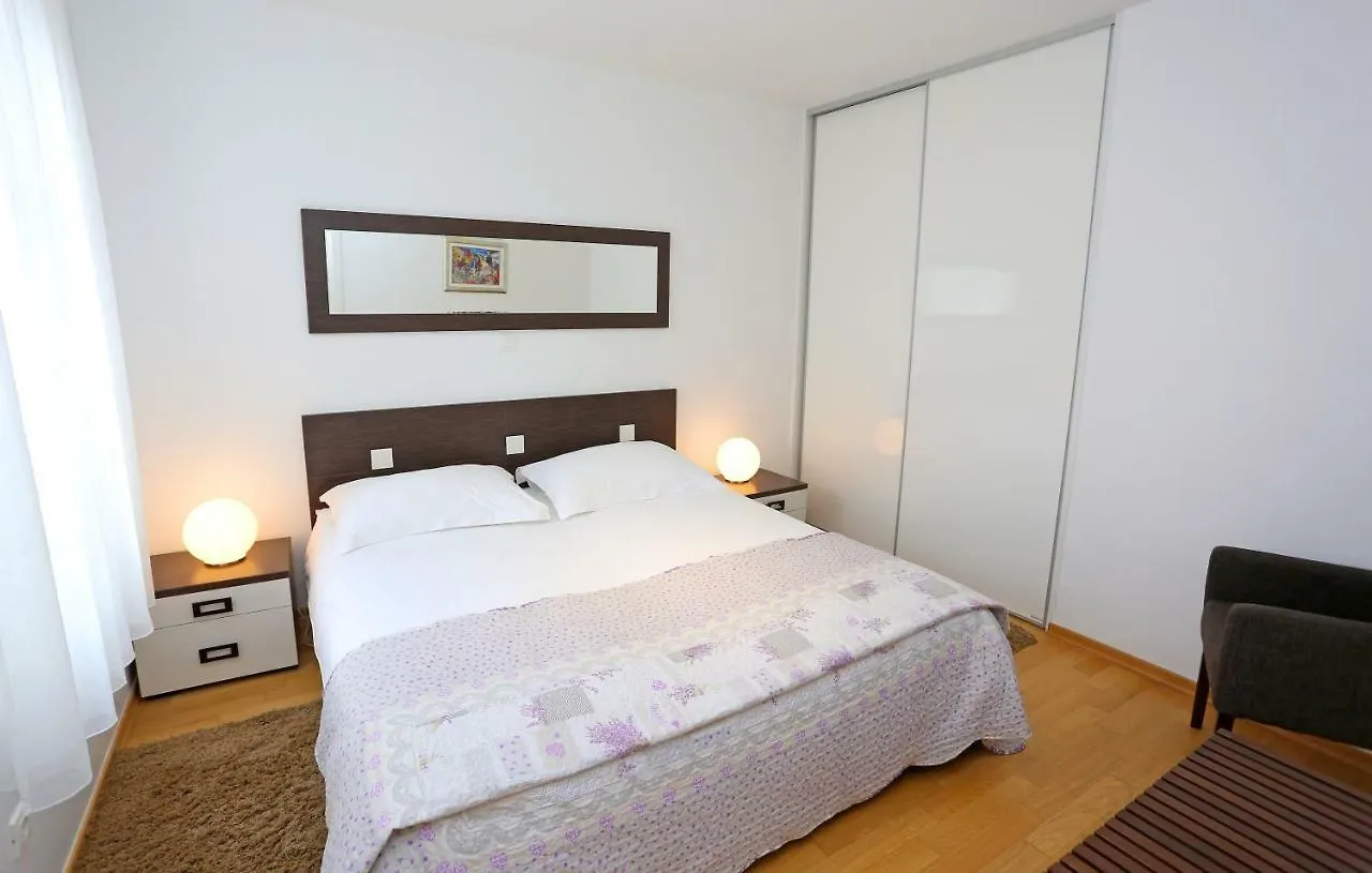 Luxury Apts Leone Split Centre 0*,
